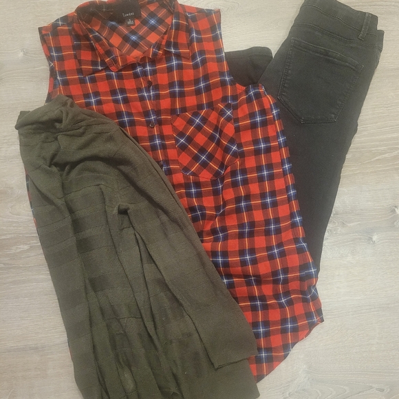Womans Small Clothing Bundle Of 3 - Picture 1 of 5